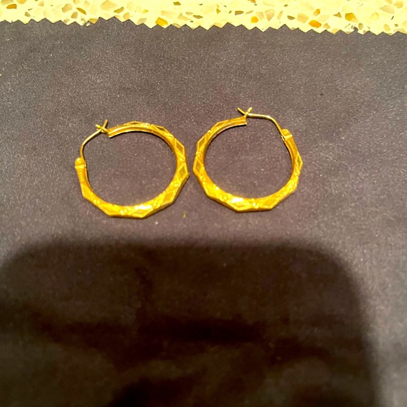 Jewelry - Gold earrings